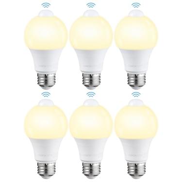 Imagem de TORCHSTAR Lâmpada LED com sensor de movimento, 9W (60W Eqv) 900LM, base E26, lâmpada LED ativada por movimento A19 para lavanderia, porão, corredor, armário, certificação UL, branco quente 3000K