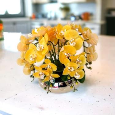 Imagem de Arranjo de mesa flores 6 orquideas Amarelas no vaso ouro - La Caza Sto
