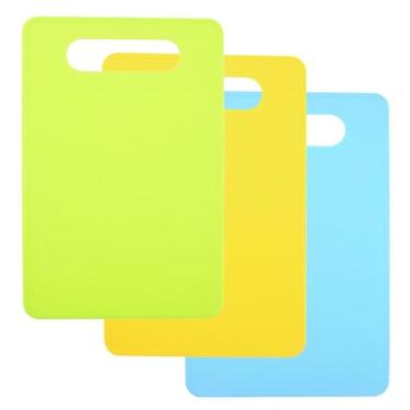 Imagem de Tábua de corte de plástico de 3 peças, tábuas de corte flexíveis coloridas com alça de fácil aderência, tapete de corte antiderrapante para carne/legumes/frutas, conjunto de tábua de cortar pequena