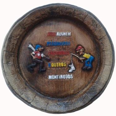 Imagem de Tampa De Barril Artesanal Alto Relevo Reunião Dos Mentirosos
