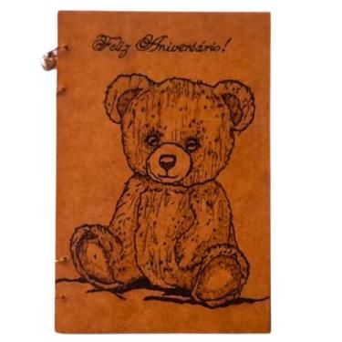 Imagem de Cartão com mensagem em madeira; tema Ursinho Fofo; produzido à mão com pirografia criativa; tamanho10x15cm; modelo abre e fecha.