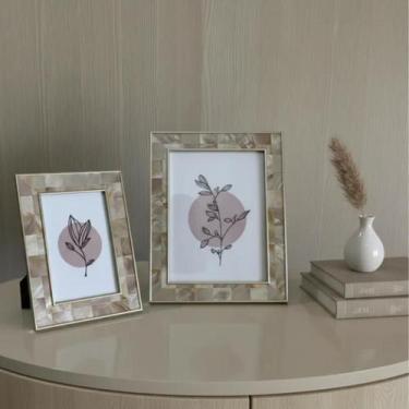 Imagem de kit PORTA retrato c/ moldura Efeito Madreperola Foto 10X15 e 15X20 - G