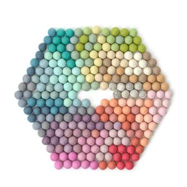 Imagem de Glaciart One Pompons de feltro, bolas de feltro de lã (240 peças) 1,5 cm – 0,6 polegada, feltro feito à mão 30 cores pastel (verde, rosa, azul, amarelo e mais) puff pequeno a granel para feltragem e guirlanda