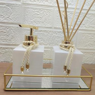 Imagem de Kit Lavabo Com Bandeja, Porta Sabonete Líquido Difusor, Conjunto Para Banheiro, Saboneteira Aromatizador Ambientes Bandeja Espelhada, Jogo Banheiro-Branco e Dourado-Luiggi Presentes®