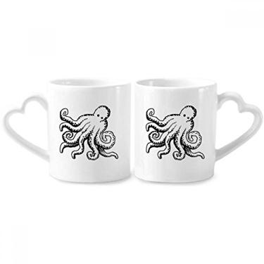 Imagem de Conjunto de canecas de porcelana para casal, ilustração de desenho de polvo da vida marinha com coração