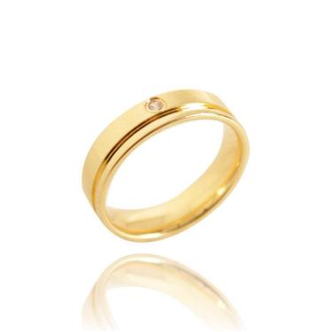 Imagem de Aliança Clássica Semijoia Banho De Ouro 18k Anatômica Quadrada Com Friso 5 Mm e Ponto De Zircônia
