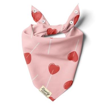 Imagem de BeverlyPaws Bandana de encaixe para cães pequenos, médios e grandes, lenço ajustável para cães e gatos, para meninas e meninos, roupas e acessórios engraçados para filhotes (pirulitos de coração
