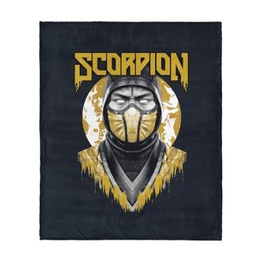 Imagem de Cobertor Mortal Kombat Silk Touch Sherpa – Escorpião, frente de lã ultramacia com costas de sherpa aconchegante, 101 x 127 cm