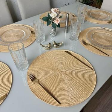 Imagem de Kit 6 Peças Sousplat Redondo 38cm – Jogo Americano Decorativo para Cozinha e Jantar | Descanso de Prato Elegante e Resistente, Diversas Cores Disponíveis(Dourado,Kit 6)