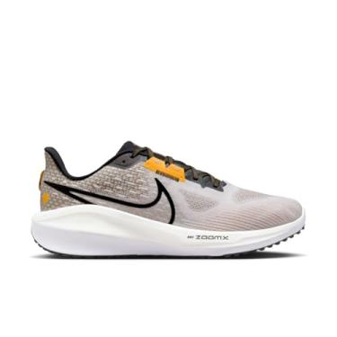 Imagem de Nike Tênis de corrida masculino, Branco puro/preto/laranja laser, 11.5 Women/10 Men