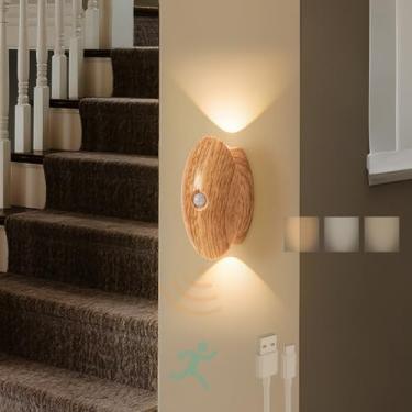 Imagem de GZZBMY LED apliques de parede com sensor de movimento bateria recarregável candeeiros de parede magnética tricolor regulável interior iluminação armário escadas quarto cozinha (madeira clara)