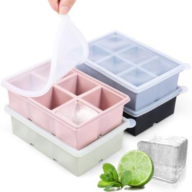 Imagem de 4 bandejas de silicone para cubos de gelo com tampa, formas de cubos de gelo para freezer, molde grande de cubo de gelo empilhável para coquetéis e uísque