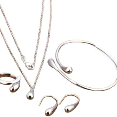 Imagem de Conjunto Feminino 5 Peças Colar com Pingente Brincos Pulseira e Anel Ajustável Cor Prata Design Moderno para Uso Diário e Ocasiões Especiais