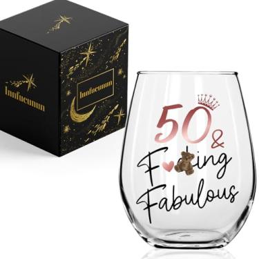 Imagem de Innfueunun Presentes de taça de vinho de 50º aniversário para mulheres, 50 fabulosos presentes de feliz aniversário de 50 anos, ideias engraçadas para irmã bestie avó mãe esposa, marido amigo, 50