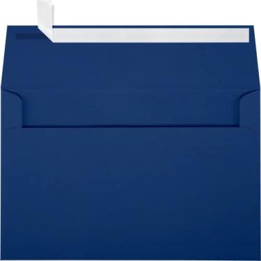 Imagem de Envelopes para convites A9 da LUXPaper em 80 lb. Azul-marinho para cartões de 14 x 21 cm, envelopes impressos para convites, com descascar e prender, pacote com 50, tamanho da envelope 14 x 22 cm (azul)