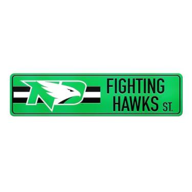 Imagem de Rico Industries NCAA North Dakota Fighting Hawks Placa de rua acrílica corte a laser padrão 8,9 cm x 36,2 cm decoração de casa - quarto - escritório - caverna masculina