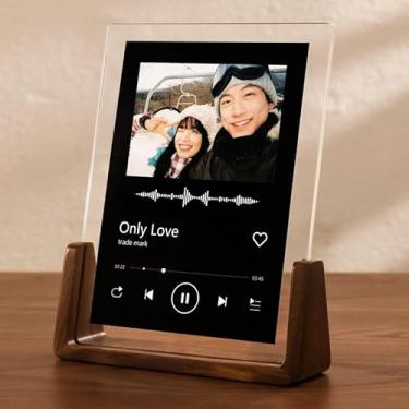 Imagem de Moldura dupla face em forma de U com base de madeira de nogueira e capa de vidro acrílico inquebrável de alta definição, adequada para exibição de mesa (15 x 10 cm, vertical)