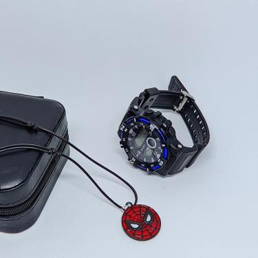 Imagem de Kit Relógio Infantil Masculino Digital Esportivo Militar LED Alarme Cronômetro + Colar cordão Homem aranha ajustável