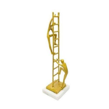 Imagem de Escultura Decorativa Homens na escada Dourado com Base Luxo - LUXdécor