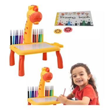 Imagem de Lousa Mágica Infantil com Projetor Girafinha, Mesa de Desenho com Canetinhas Coloridas, Brinquedo Educativo