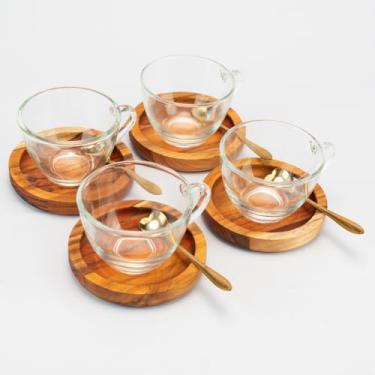 Imagem de Xicara chá com pires de madeira colher de coração para mesa