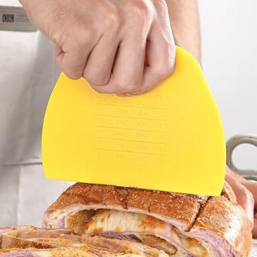 Imagem de Raspador de bancada de massa de massa, plástico antiderrapante multiuso para assar na cozinha com escala de medição e tabela de conversão, 1 pacote, amarelo