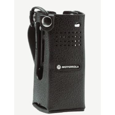 Imagem de Motorola Solutions PMLN7903, PMLN7903A Suporte de transporte de rádio OEM, couro, passador de cinto de 7,6 cm. Compatível com rádios APX 6000 e APX8000.