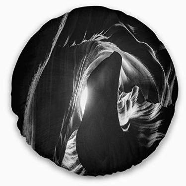 Imagem de Designart Antílope Canyon in Navajo' Paisagem Fotografia manta redonda sala de estar, sofá, enchimento de almofada + capa de almofada impressa em ambos os lados 50,8 cm