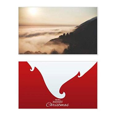 Imagem de Sunrise Sunset Mountain Fog Paisagem Céu Feriado Feliz Natal Cartão de parabéns Mensagem de Natal