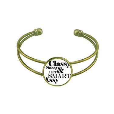 Imagem de Bracelete elegante Sassy & A Bit Smart Assy com citação de assy retrô, joia de punho aberto