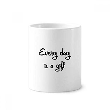 Imagem de Every Day is A Gift Inspirational Brush Pen Holder Caneca de cerâmica branca 355 ml