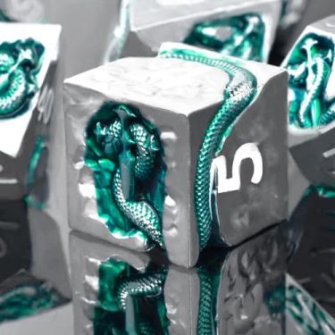 Imagem de RULE DICE Serpent's Cunning Metal DND Dice Set - 7pc Polyhedral D&D Dice for Dungeons and Dragons, RPGs Like Pathfinder - Emerald Green Snake Design, Balanced for Critical Rolls