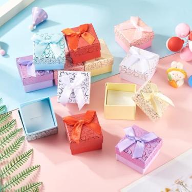 Imagem de 12 caixas de joias de papelão, laço, caixa de joias de brinco, caixa de anel com esponja para Natal, casamentos, dia dos namorados, embalagem de presentes de aniversário, 4 x 4 x 4 cm