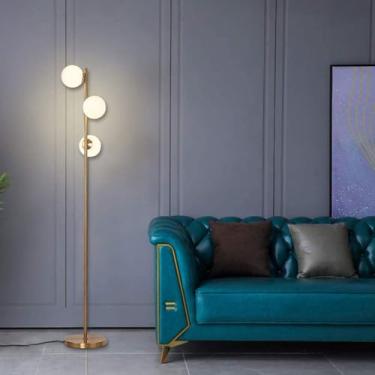 Imagem de Luminária de chão metálica dourada de 162 cm de altura com 3 globos, interruptor de pé, cúpula de vidro E27 regulável, design resistente à corrosão para iluminação ambiente em quartos, salas