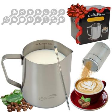 Imagem de BellaVitas Conjunto de jarra para espumar leite de 350 ml, copo de espumador de leite de aço inoxidável 304 com agitador de cacau, caneta latte art, estênceis, acessórios para máquina de café expresso