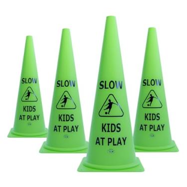 Imagem de Yellow Safety Cone de Segurança 'Kids At Play' Verde Vibrante - 4Ct, 19 Pol. de Altura, Solução de Segurança Infantil Durável e Divertida para Calçadas, Ruas, Escolas e Parques
