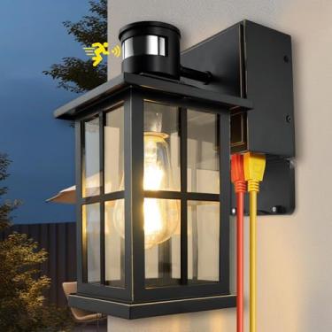 Imagem de Luzes de varanda com sensor de movimento com tomada GFCI, montagem de parede externa do crepúsculo ao amanhecer, 3 modos de iluminação, luminária externa à prova d'água, lâmpada de parede externa para
