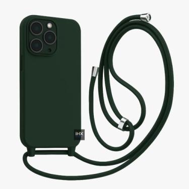 Imagem de Capa Case Capinha Para iPhone 15 PRO MAX Silicone Com Cordão Alça De Pescoço Ajustável Veludo Premium (VERDE ESCURO)