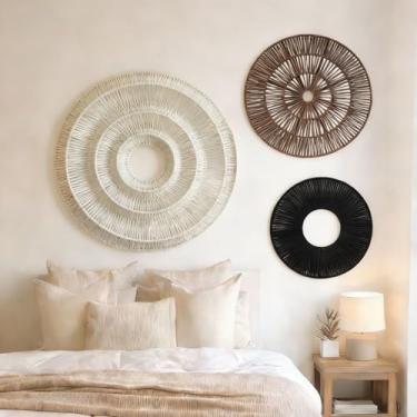 Imagem de Bergamot Decoração de parede redonda de macramê boho, placa decorativa de corda de algodão tecida à mão com gancho traseiro e ferragens de instalação — Detalhe de macramé neutro para sala de estar