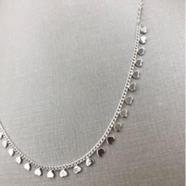 Imagem de Colar Choker Fina Com Mini Corações Pendurados Folheado a Prata 925 e 
