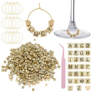 Imagem de WEBEEDY 60 conjuntos de pingentes de taça de vinho para taças de caule, pingentes de vinho reutilizáveis DIY com contas A-Z 390 letras, contas espaçadoras de coração, 60 anéis, etiqueta identificadora
