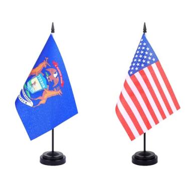 Imagem de JBSJBS Bandeira de mesa de Michigan EUA 30,5 cm conjunto de luxo bandeiras de Michigan dos EUA mini bandeiras de escritório do estado americano pequenas bandeiras de mesa com base de suporte preto