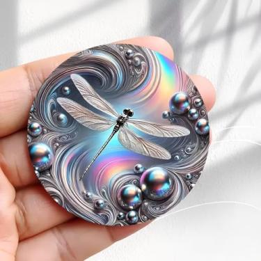 Imagem de Ímã de geladeira vintage libélula com design de esferas de redemoinhos iridescentes - adesivo redondo acrílico de geladeira de 5,8 cm, presente de decoração retrô, tamanho perfeito para geladeira