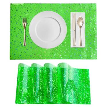 Imagem de Kasepie Jogo americano de plástico transparente conjunto com 4 - protetor de mesa de vinil impermeável e resistente ao calor, tapetes limpáveis 44,5 x 30,5 cm (verde + estrela)