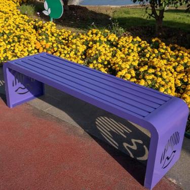 Imagem de Bancos de jardim para ambientes externos, banco de metal de aço galvanizado, bancos de varanda ao ar livre com padrão oco, assento de ripas para parque, quintal e varanda (roxo, 180 cm/71 pol)