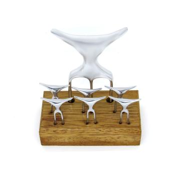 Imagem de Garfo de Churrasco Tridente com 6 Petiscos e Suporte de Madeira Alumínio Fundido Formato Ergonômico Ideal para Assados