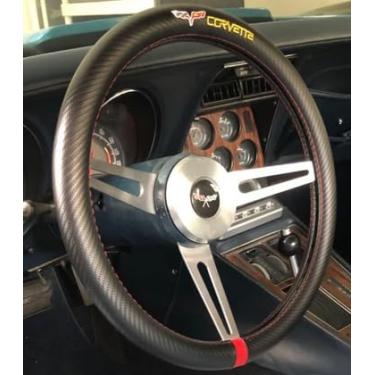 Imagem de Capa de volante Gooogo preta de fibra de carbono luxuosa com bandeira de corvete de couro para carro protetor antiderrapante automático 38 cm para Chevy Corvette