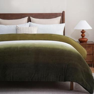 Imagem de Bedbay Conjunto de edredom de veludo verde floresta, tamanho king, fofo, verde gradiente, 3 peças, edredom quente de inverno para cama queen size com 2 fronhas