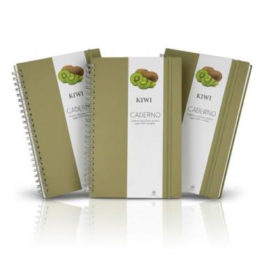 Imagem de Caderno Espiral, Capa Azul em Papel 100% Reciclado com Elástico, 21x15cm, 70 Folhas Pautadas na Cor Bege, Com Suporte para Caneta (3, Kiwi)