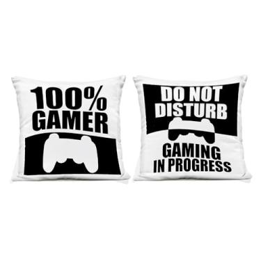 Imagem de Stupell Industries Competitive Gamer Conjunto de almofadas com estampa externa de 2 peças preto e branco, design de Kim Allen